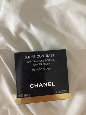 CHANEL Joues Contraste Powder Blush 99 Rose Pétale - Soft Pink